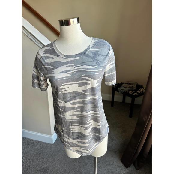 Camo t-shirt, size medium - Picture 5 of 6